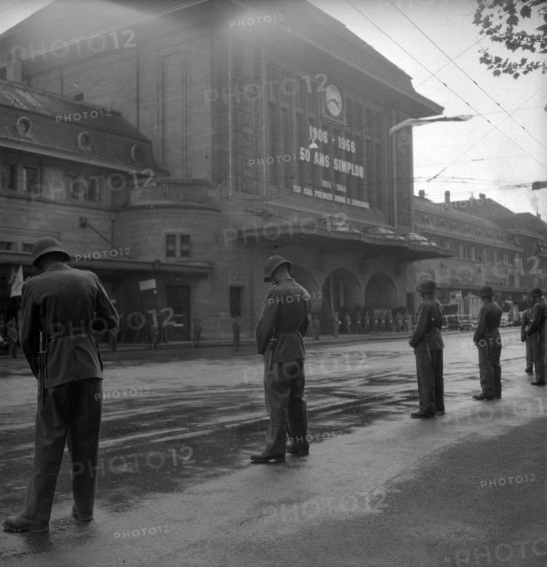 50th anniversary of the Simplon railway tunnel, soldiers waiting for the honor guests in front of the railway station, Lausanne 1956.