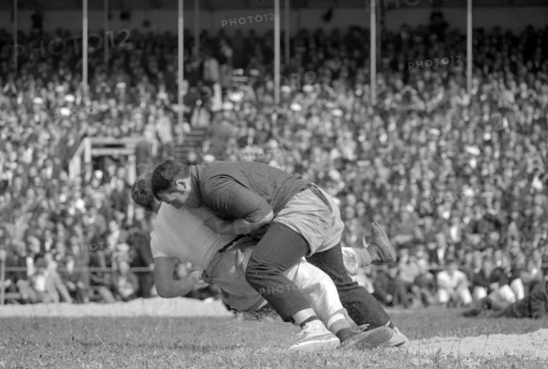 Swiss wrestling festival Biel 1969: fight with Ruedi Hunsperger (r).