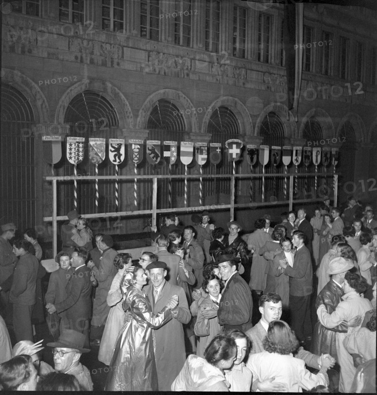 Zurich Festival 1953; couples dancing outdoors, ball.
