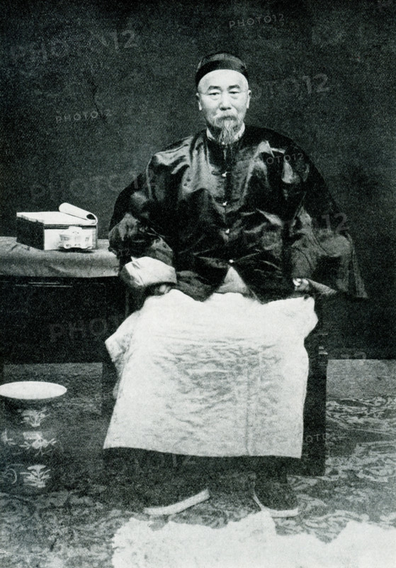 Li Hung Chang. The caption for this 1900 photo reads: “Li Hung Chang Venerable Chinese diplomat wealthiest man in China was admirer of U S Grant Has traveled extensively in USA.” Li Hongzhang, Marquess Suyi (also romanised as Li Hung-chang; 1823 –1901) was a Chinese politician, general and diplomat of the late Qing dynasty.