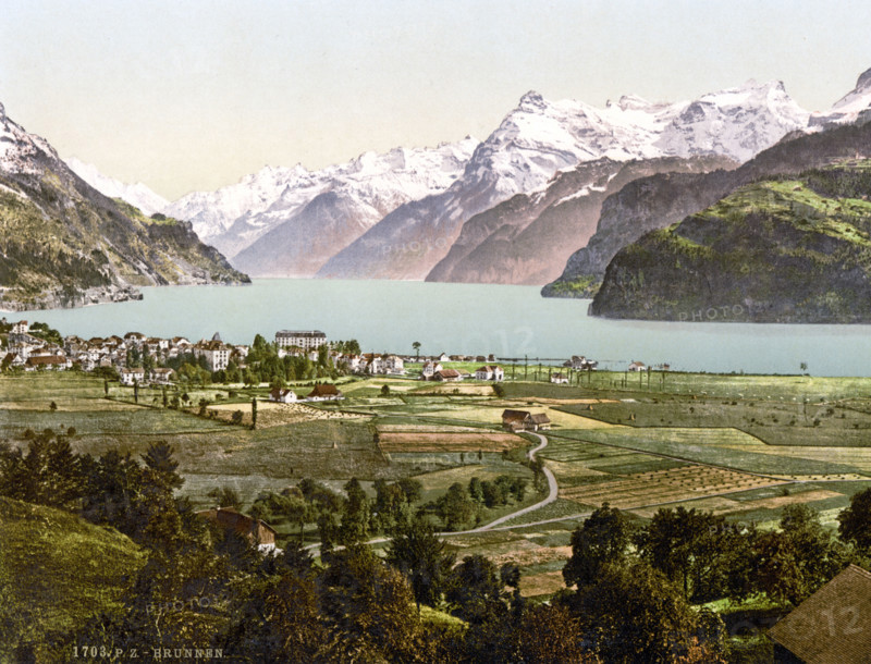 Brunnen And The Alps