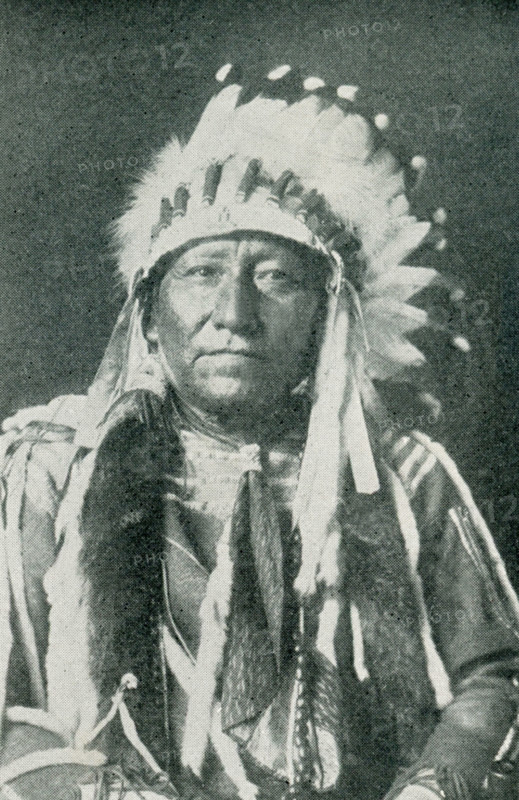Famous Indian Chief: Aquqar-enuts or Cross Feathers, Algonquin-Cheyenne (Siouthern) Tribe.