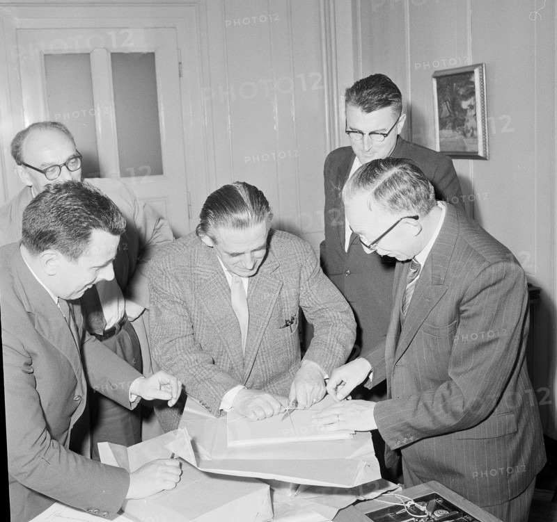 Initiative against nuclear armament, handing over 1959.