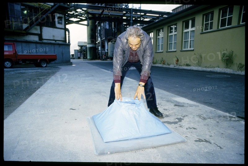 Safety-construction against seepage of fire water, 1986.