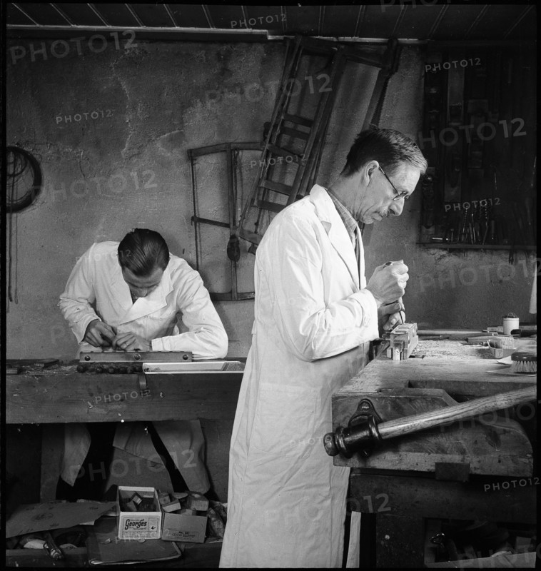 Swiss donation: producing badges, 1942.