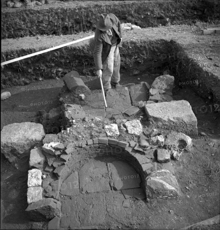 Excavations in Augusta Raurica, 1948.