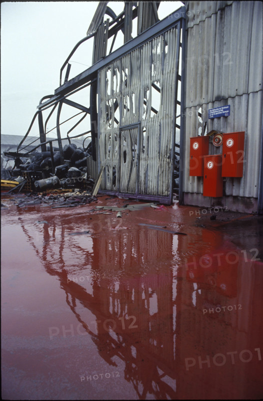 Fire Schweizerhalle 1986: fire hose case at a destroyed warehouse.