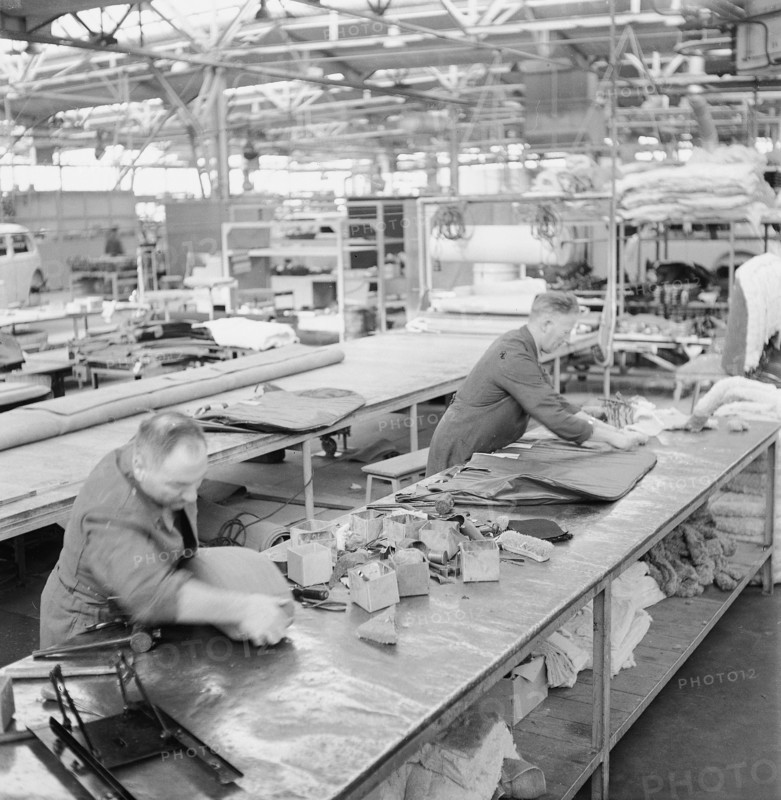 Production of seats; Assembly hangar; General Motors 1946.
