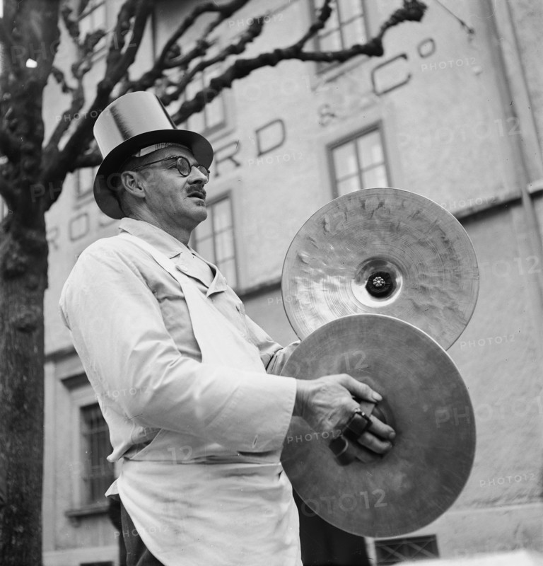 Man with cimbal at carnival parade in Payerne, 1946.