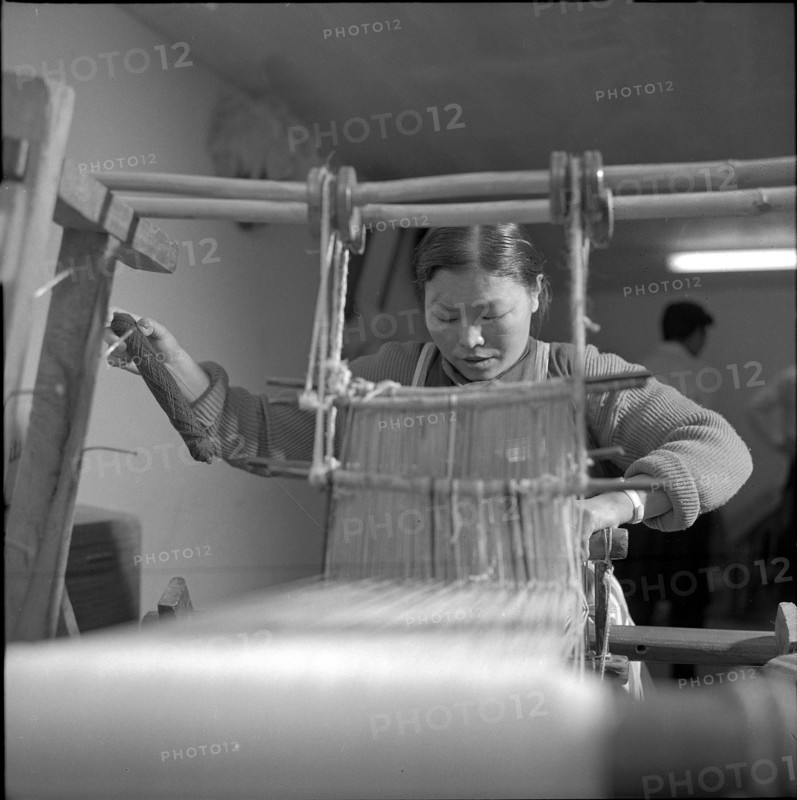 Tbetan woman at manual loom, Waldstatt 1963.