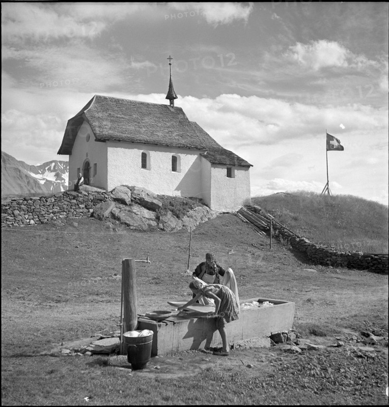 Women do the washing,  Bettmeralp 1952.