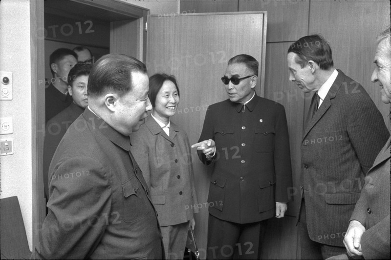Hans-Peter Tschudi with Chinese press delegation, 1972.