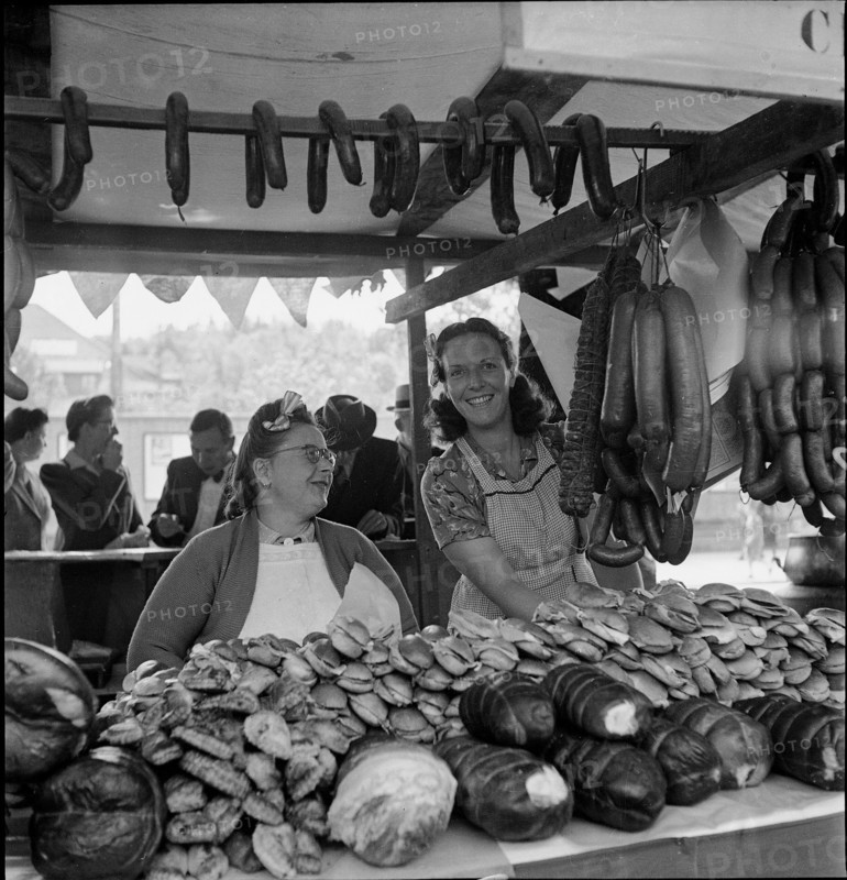 Meat and sausage sale at the Braderie in La Chaux-de-Fonds, 1946.