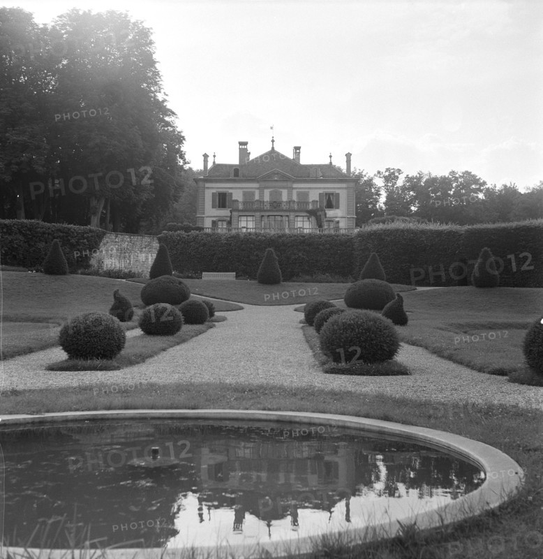 Geneva: Villa Le Reposoir and park; 1955.