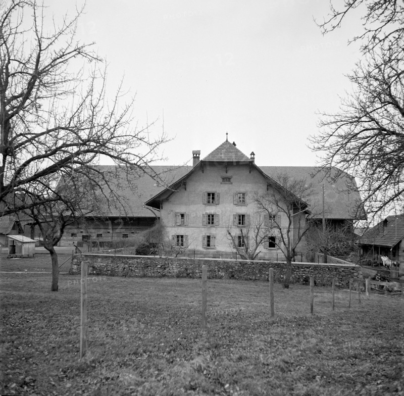 Illens FR: farm, 1952.