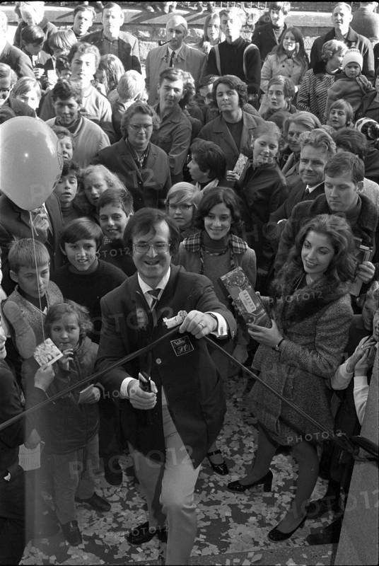 Hazy Osterwald cutting ribbon 1969.