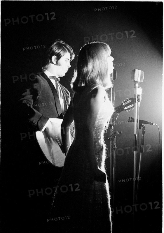 Lux festival on the Burgenstock 1966: Esther and Abi Ofarim, singing duet.