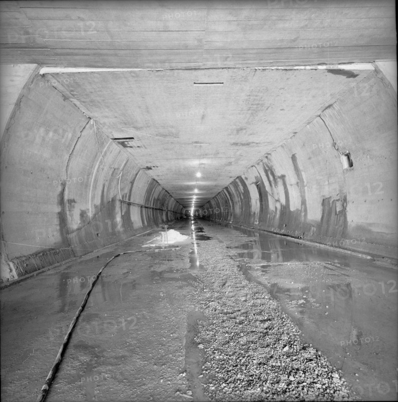 Building site: tunnel of Grand-Saint-Bernard, interior view 1963.