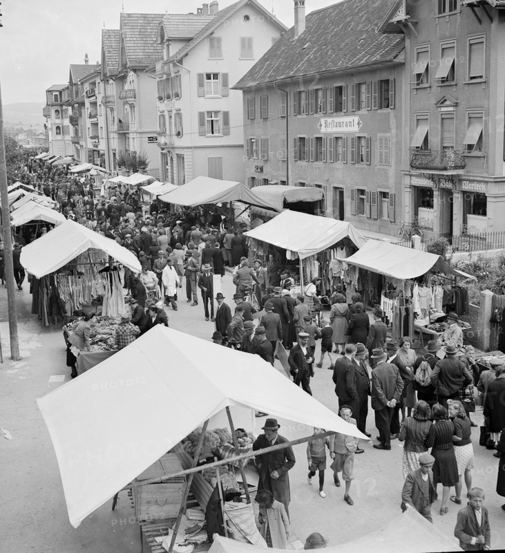 Horse market of Chaindon-Reconvilier, market stalls, 1941.