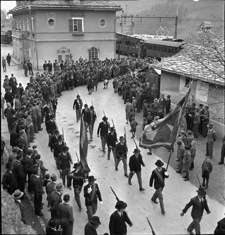 Voters meeting Disentis 1941: Procession of the marksmen.