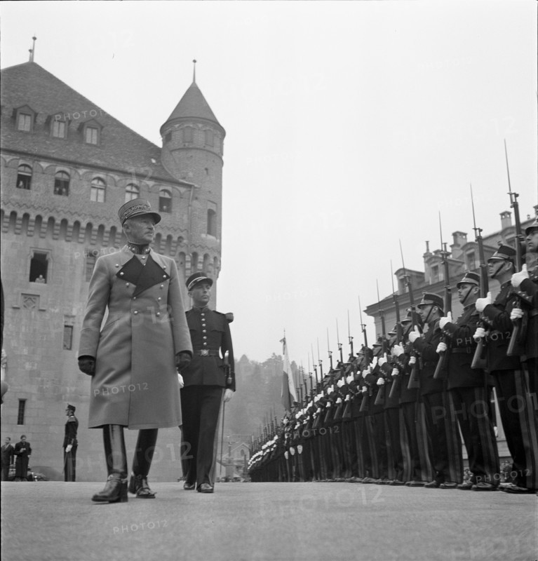 Ex-General Guisan with guard of honour of cantonal police of Vaud 1945.