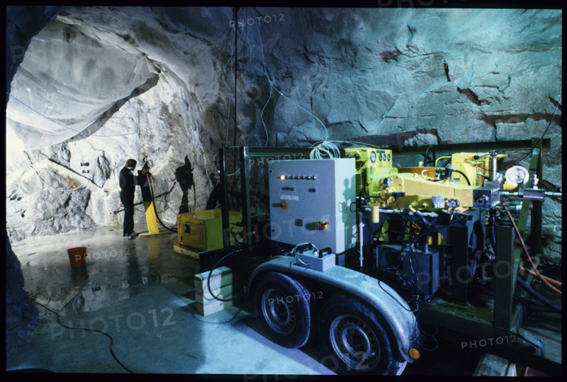 Work in gallery of NAGRA rock laboratory, Grimsel 1985.