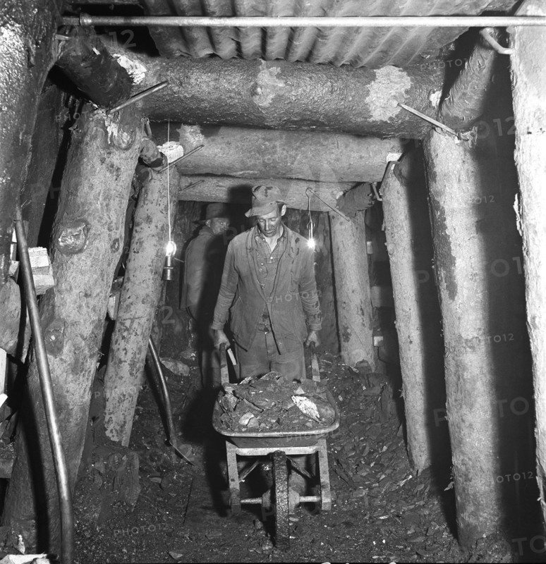 Valais, Miner; gallery; Goltschried coal mine; 1941.