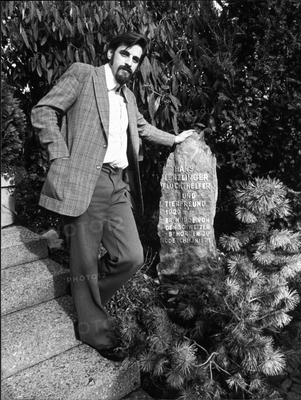 Grave stone of escape agent H. R. Lenzlinger, colleague Rudolf Bugmann, seventies.