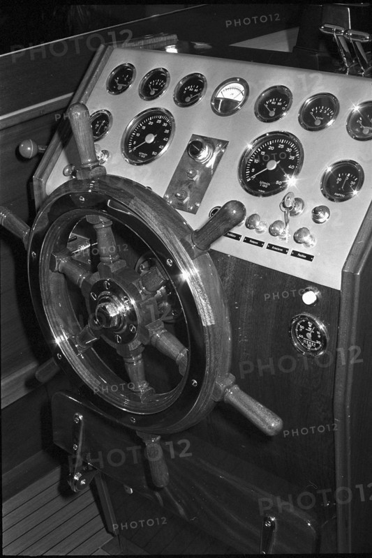 Hel and instrument panel; Boat exhibition 1966.