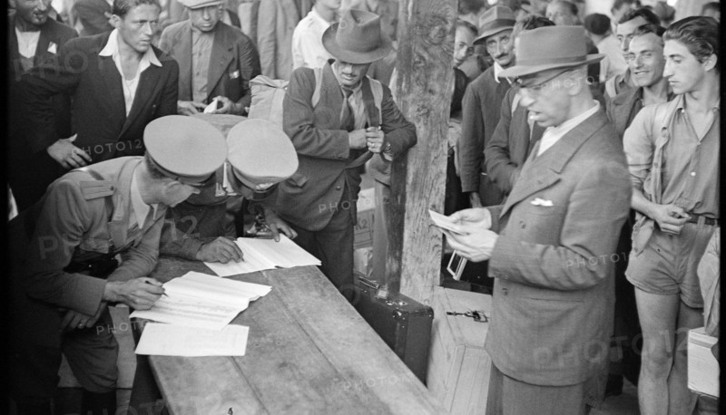 Check before entering Italy; 1945