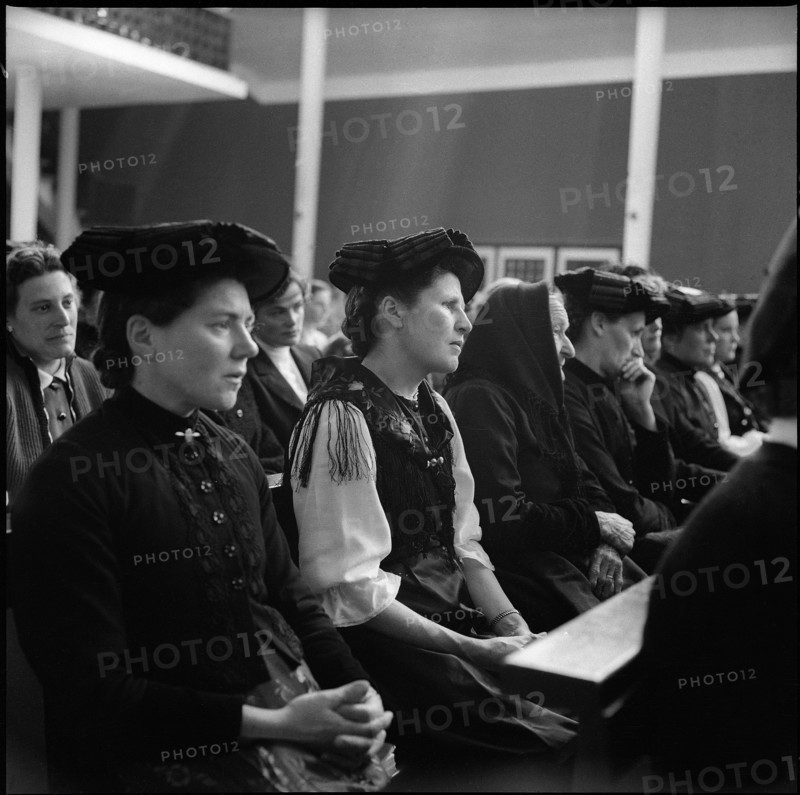 Women during service in the Valais, 1955