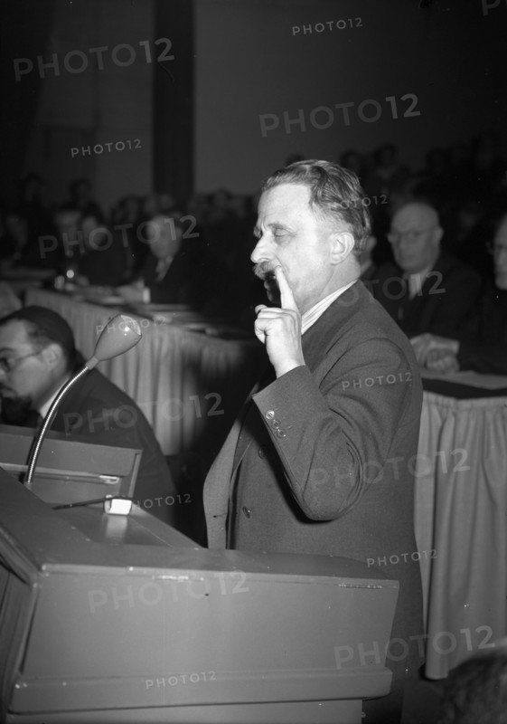 B. Locker at the 22nd zionist congress, 1946