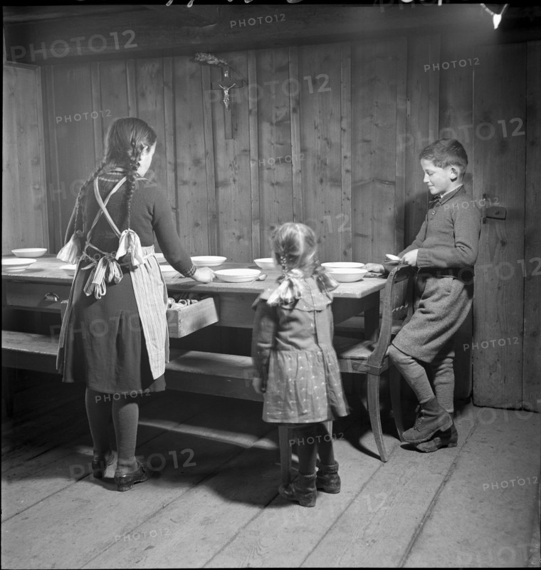 Farmer's children setting the table in 1941