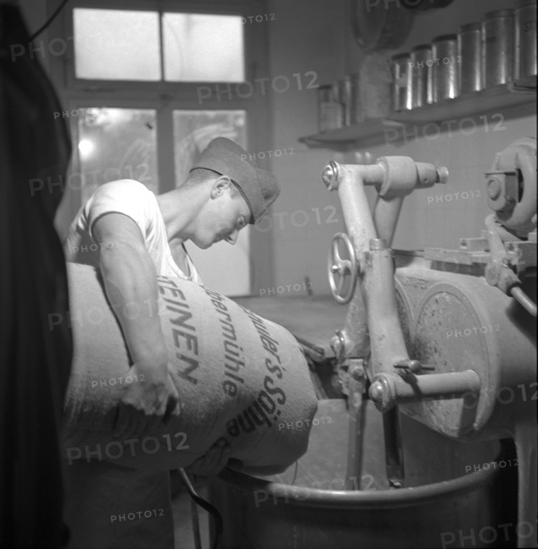 Medical orderly, assignment in civilian professions, baker; 1939
