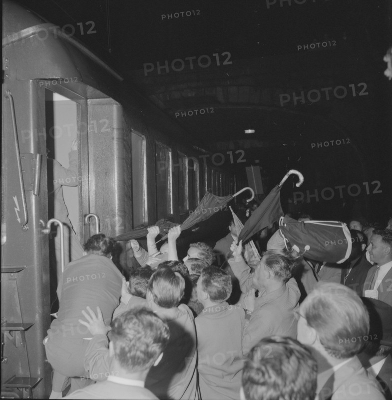 Protest against Moscow travelers at their comeback, 1957