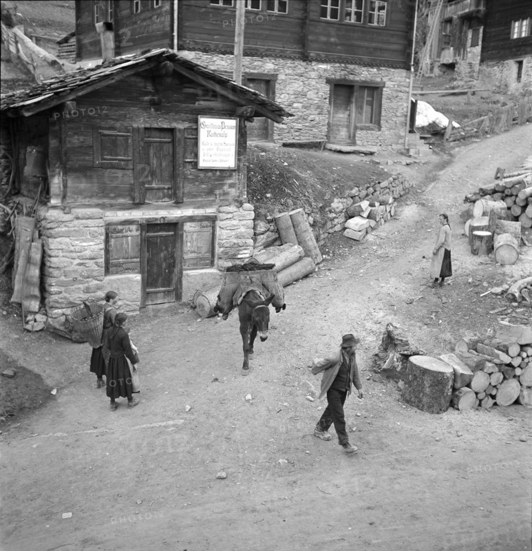 narrow street in Ferden; 1941