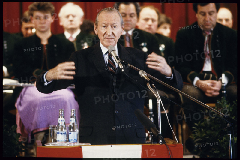 Dr. Kurt Waldheim in the 1986 election campaign