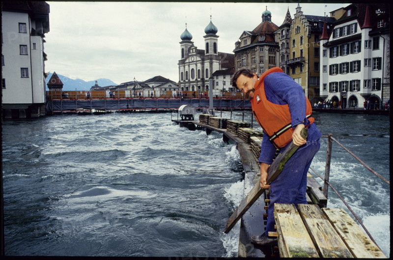Heinz Odermatt opening a weir on the Reuss, Lucerne 1993