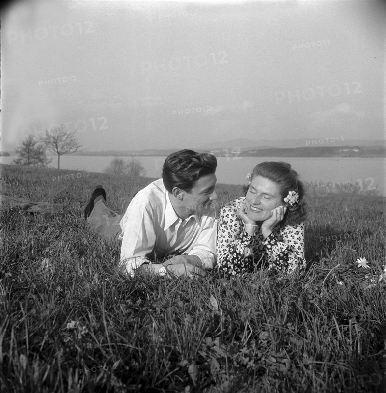 Couple in love in springtime, 1947
