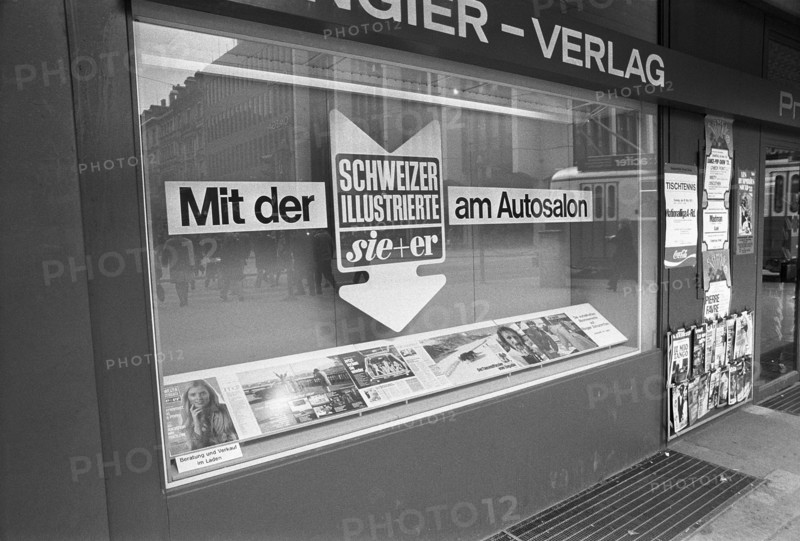 Shop window Ringier publisher: with Schweizer Illustrierte/sie+er at the car show, 1973