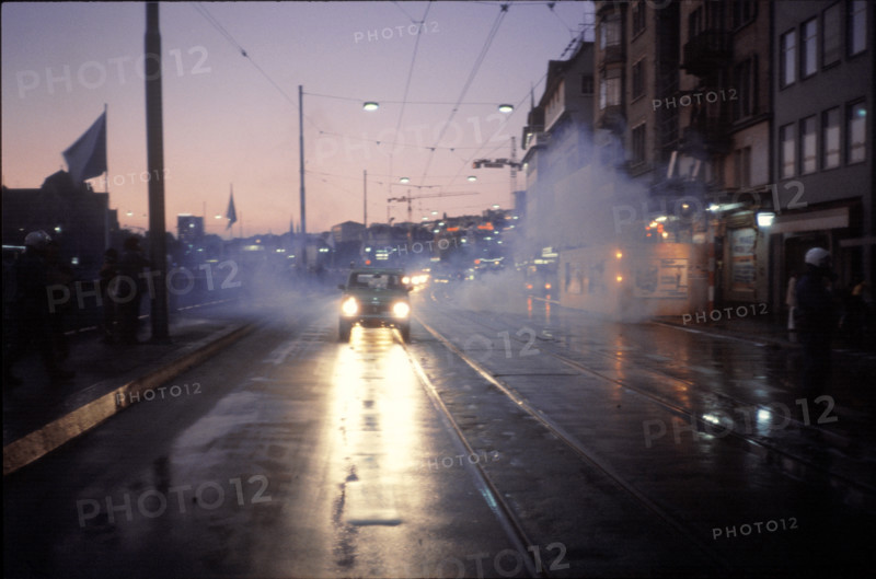 Demonstrations in Zurich 1980: Gas cloud