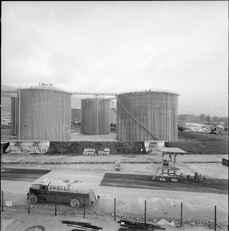 Cressier, Refinery under construction, oil tank, 1965