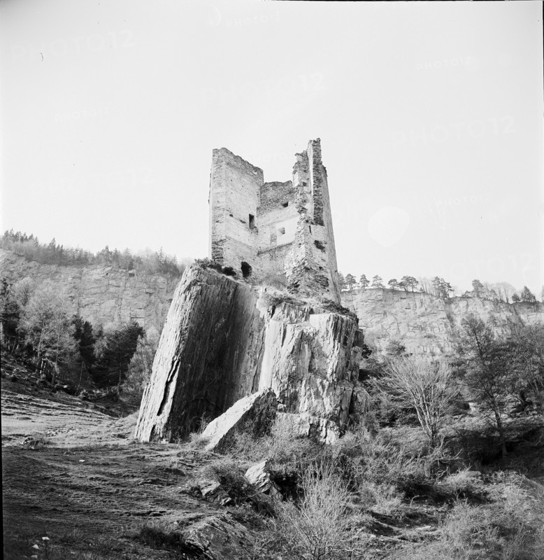Ruins of a castle in Haldenstein, 1942