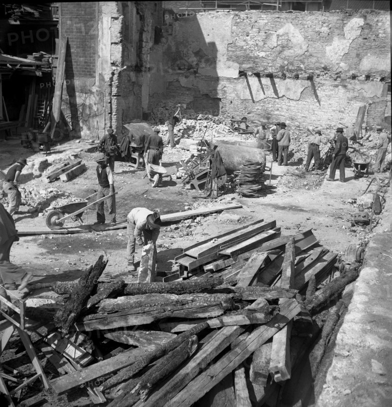 WW 2: bomb airdrop, dropping; rebuilding, Schaffhausen 1944
