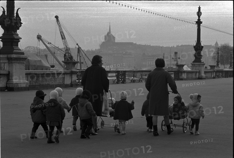 Women with little children at the lake promenade in Geneva, 1967