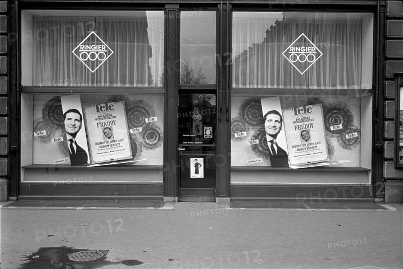 Shop window Ringier publisher: advance sale for concert with Freddy Quinn, 1968