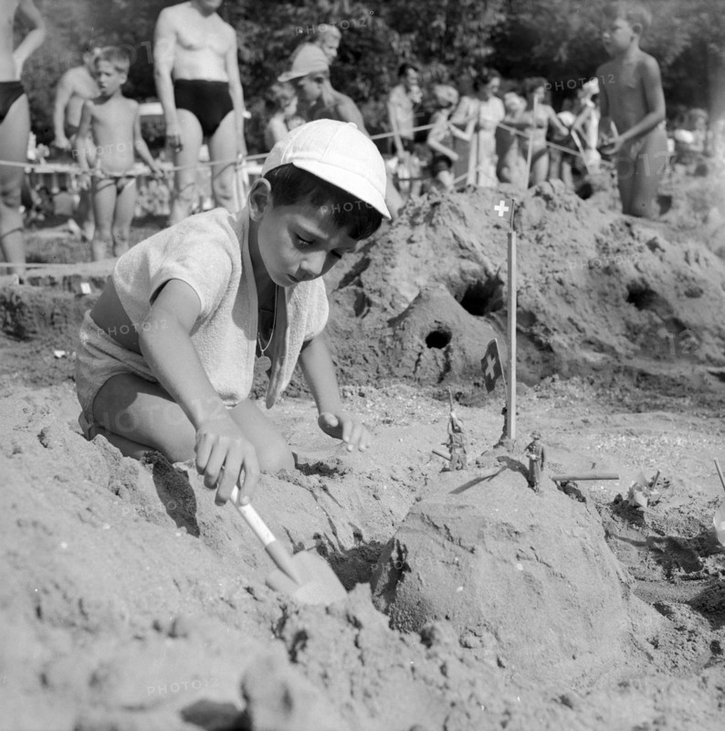 Competition for the most beautiful sandcastle; Geneva 1956