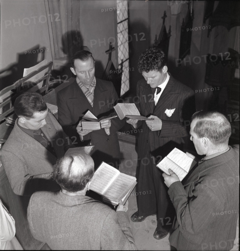 Men singing during mass on St. Barbara day in Salins