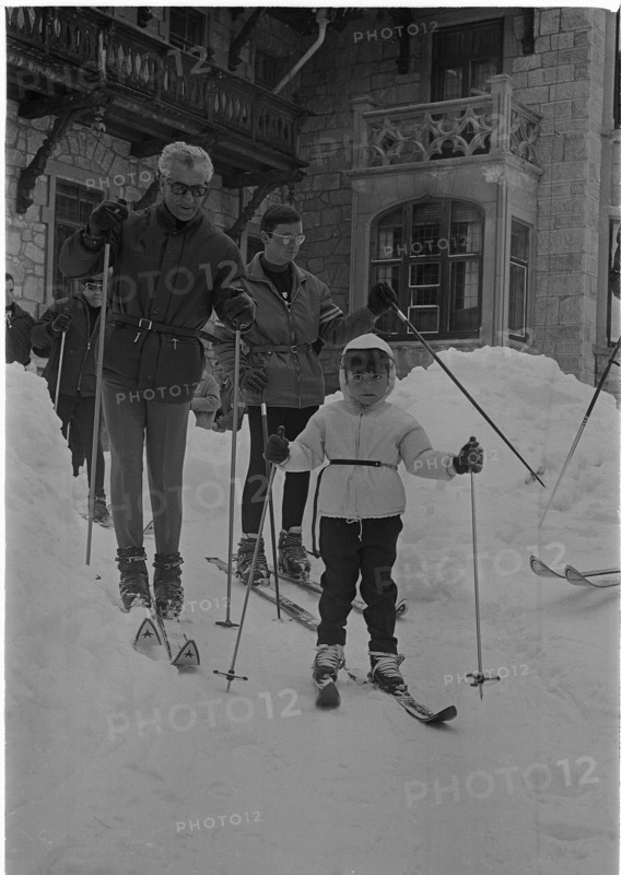 Reza Pahlavi and his daughter Farahnaz are ready to go skiing, St. Moritz 1967