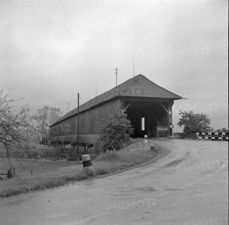 Roofed wooden bridge in Eschikofen; 1954